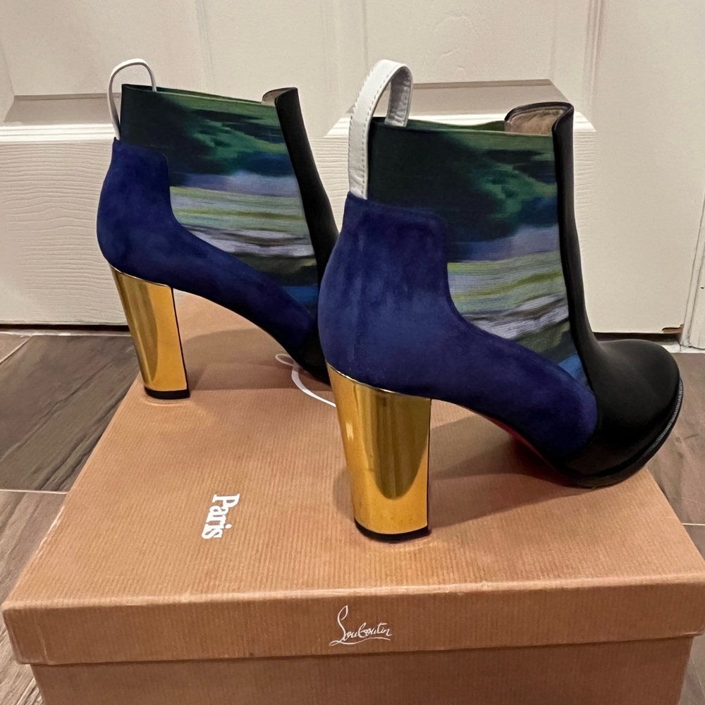 Size 37 Christian Louboutin ankle bootie